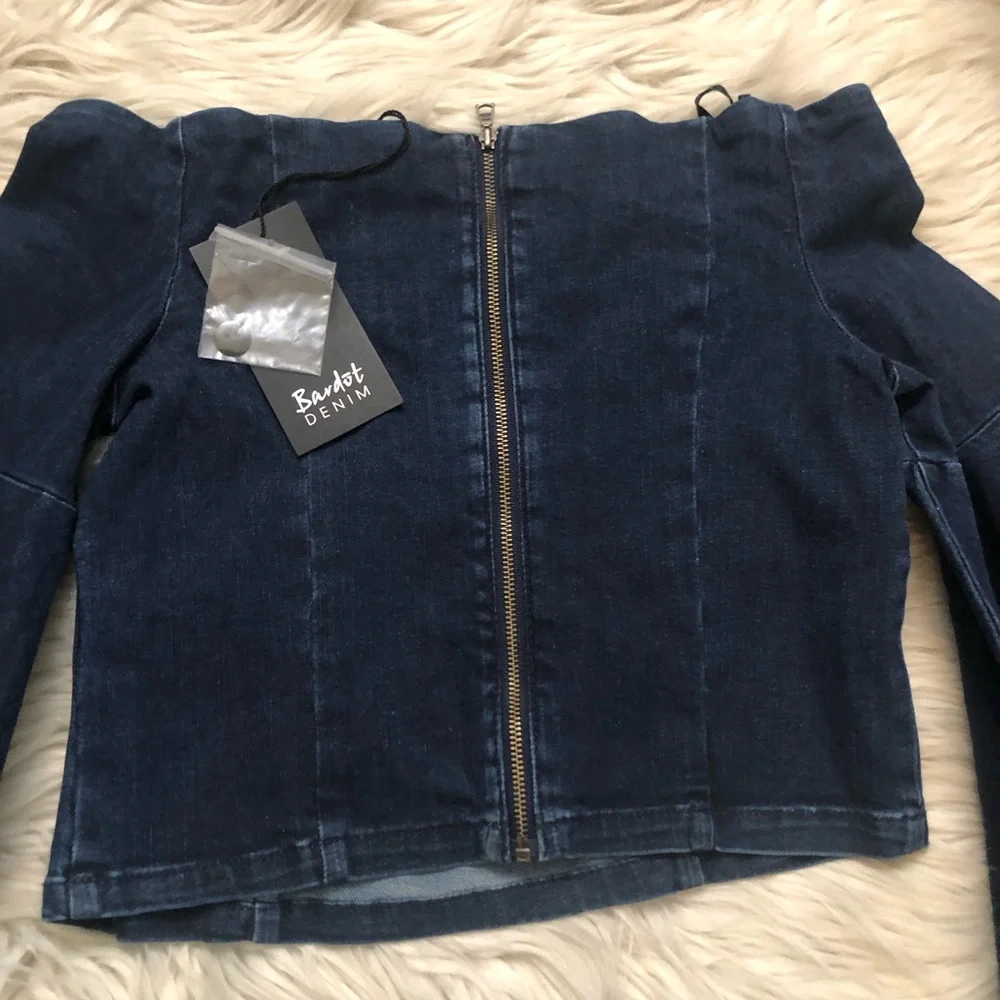 Bardot Lucinda Bell Sleeve Off Shoulder Denim Indigo Blue Cropped Top size 8 NWT